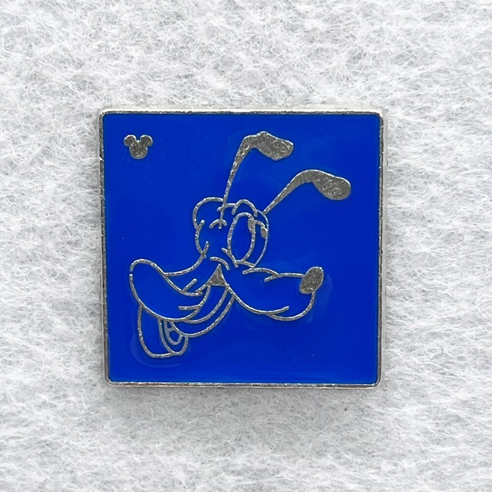 🔮‎ 5/$25 Disney Blue Pluto Outline Pin